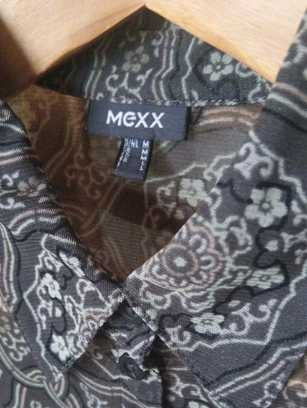 P17" L21" Mexx Grey and White Medallion Print Button-Down Sheer Blouse - Picture 4 of 9
